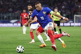 本菲卡客场2-0阿贾克斯，萨穆埃尔-达尔、巴雷罗建功